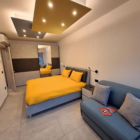 Quinta Stella Apartment Tirano Bagian luar foto