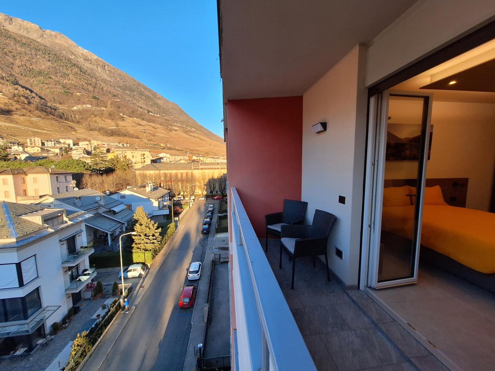 Quinta Stella Apartment Tirano Bagian luar foto