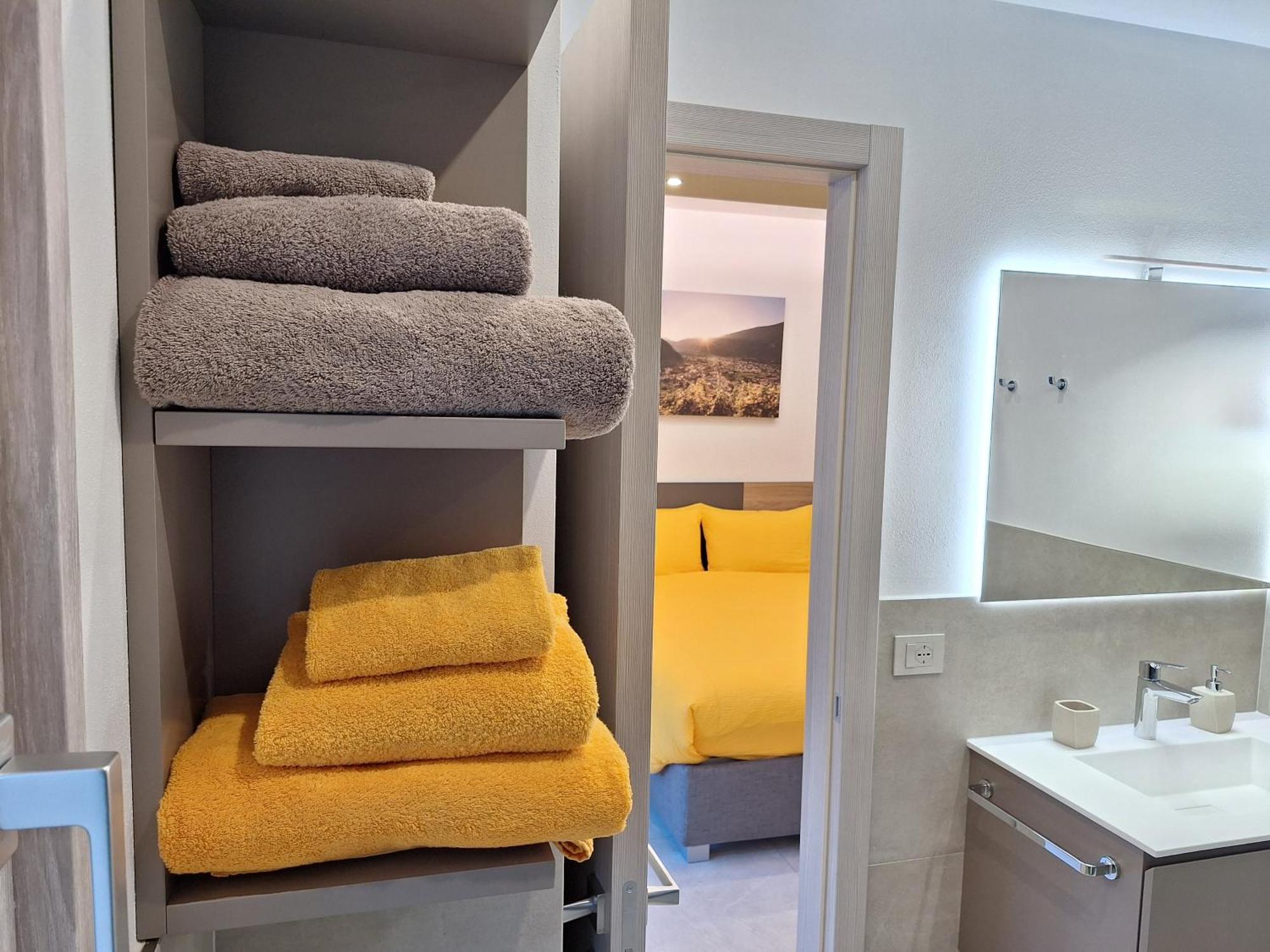 Quinta Stella Apartment Tirano Bagian luar foto