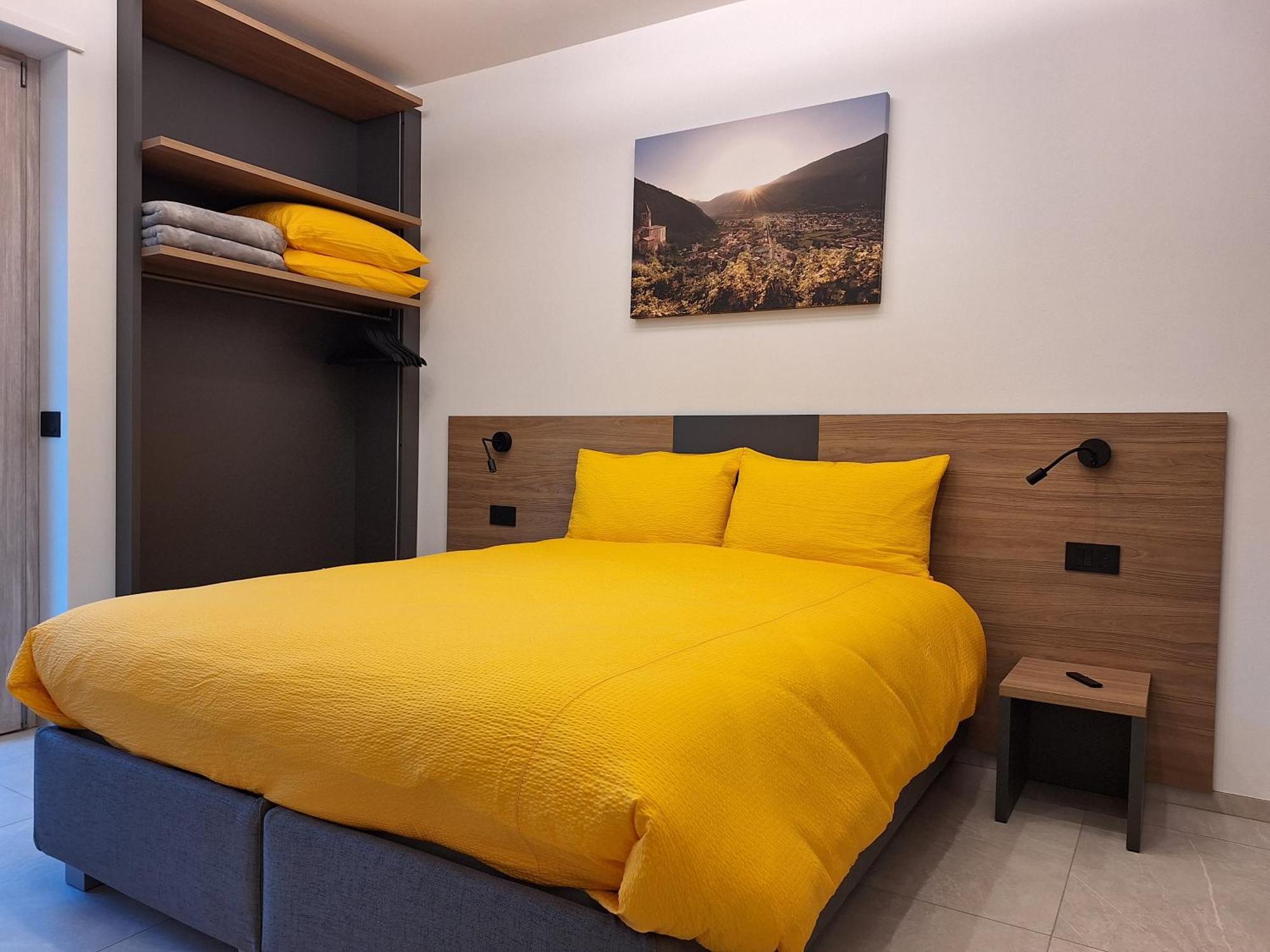 Quinta Stella Apartment Tirano Bagian luar foto