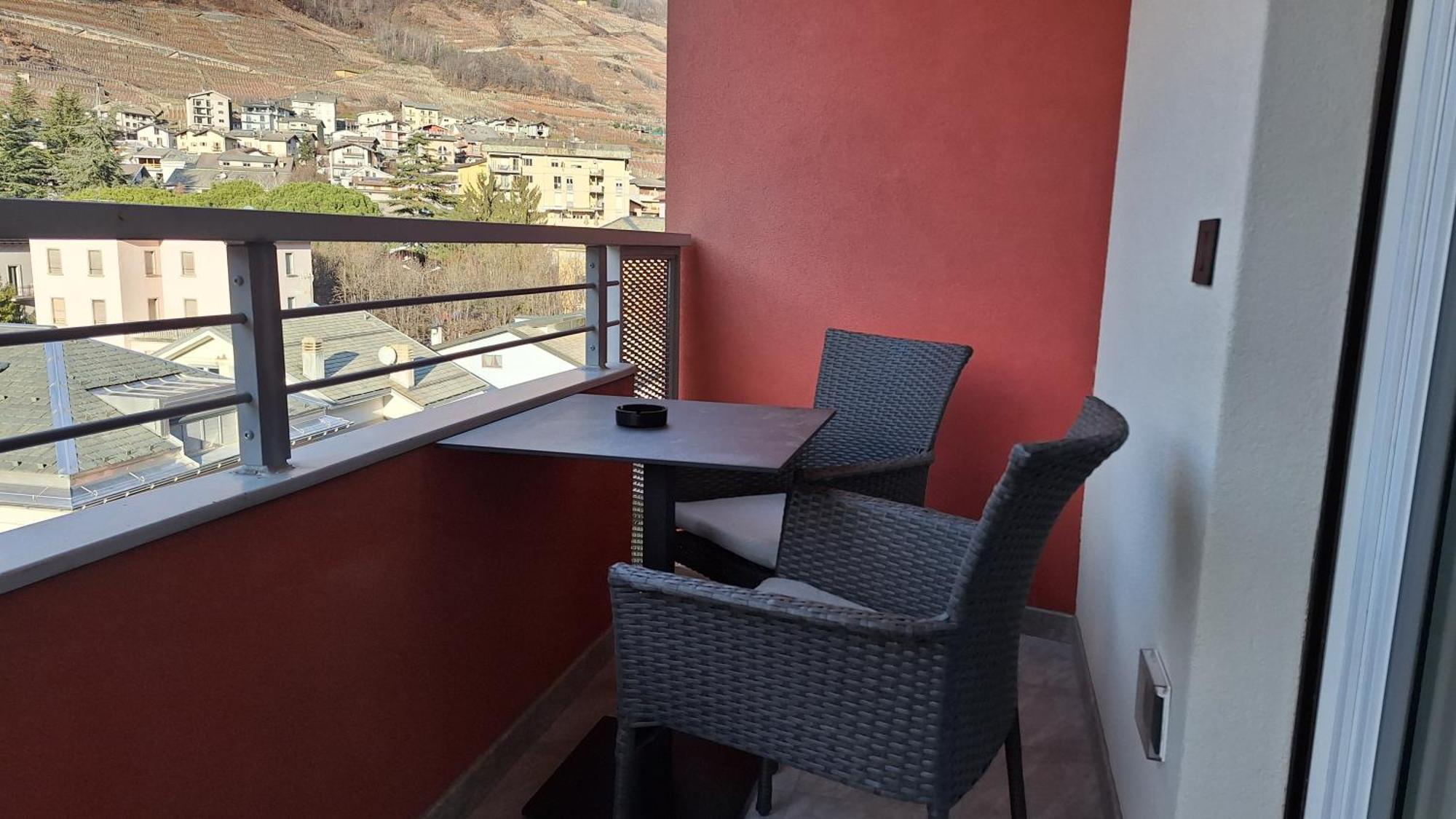 Quinta Stella Apartment Tirano Bagian luar foto